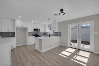 Photo #4: 2569584 Listing