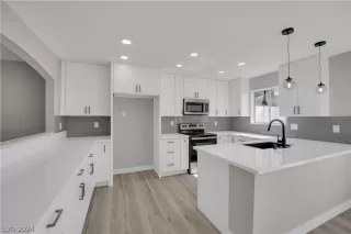 Photo #6: 2569584 Listing