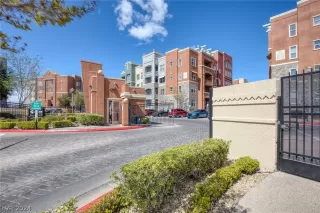 Photo #2: 2569589 Listing