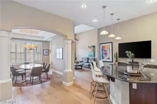 Photo #3: 2569589 Listing