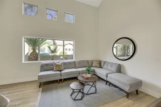 Photo #5: 2569657 Listing