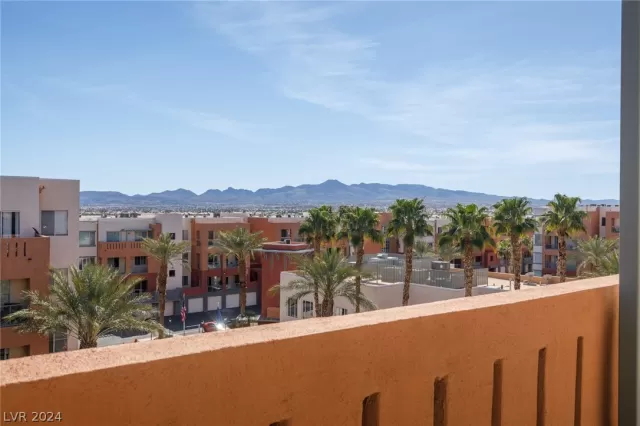 MLS: 2569669 Condo For Sale