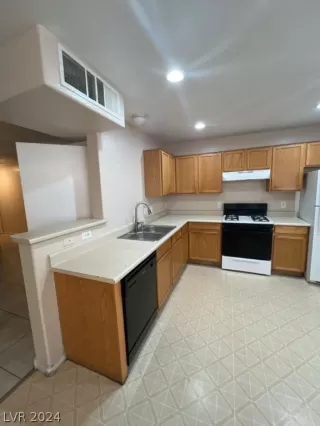 Photo #5: 2569673 Listing