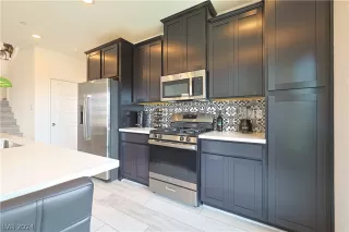 Photo #1: 2569679 Listing 