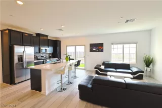 Photo #3: 2569679 Listing 