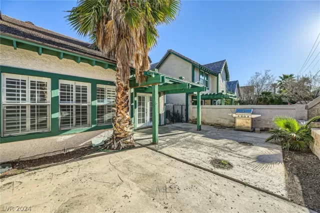 MLS: 2569696 Condo For Sale