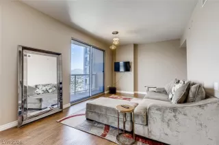 Photo #2: 2569721 Listing 