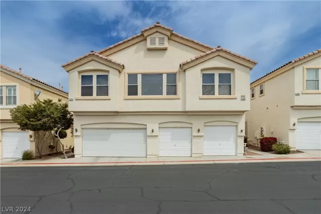 MLS: 2569733 Condo For Sale