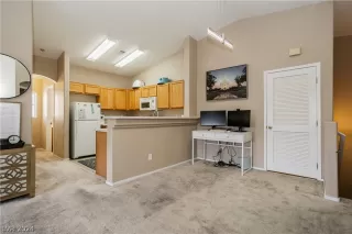 Photo #2: 2569733 Listing