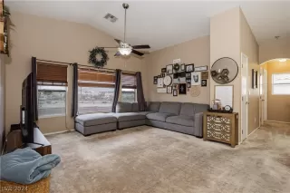 Photo #4: 2569733 Listing