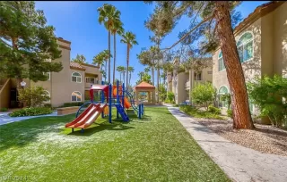 Photo #2: 2569786 Listing