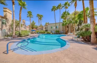 Photo #4: 2569786 Listing