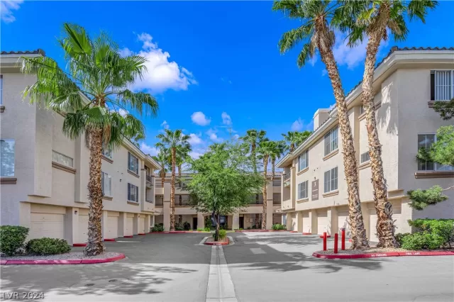 MLS: 2569791 Condo For Sale