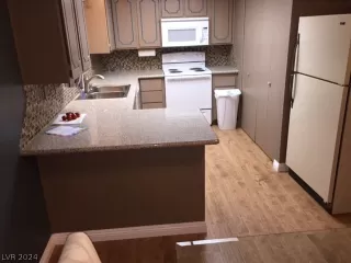 Photo #2: 2569802 Listing