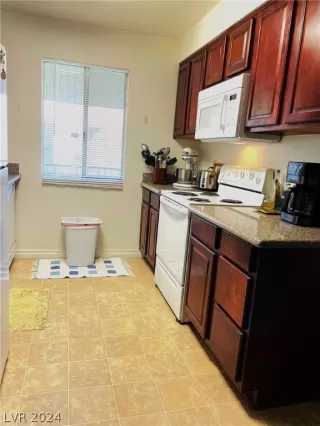 Photo #4: 2569842 Listing