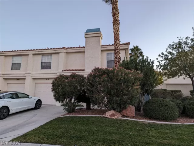 MLS: 2569850 Condo For Sale