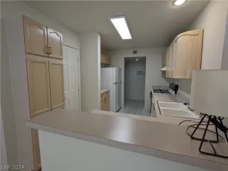 Photo #3: 2569850 Listing 