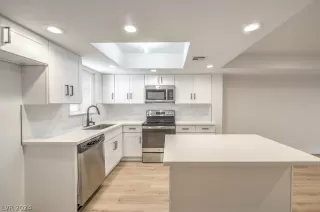 Photo #2: 2569871 Listing