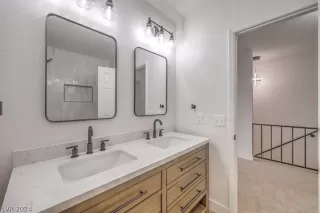 Photo #5: 2569871 Listing