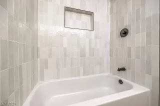 Photo #6: 2569871 Listing