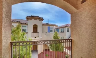 Photo #2: 2569928 Listing