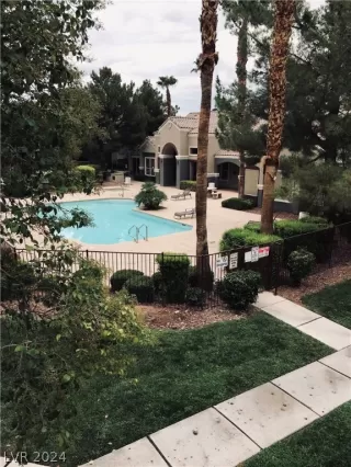 Photo #3: 2569935 Listing