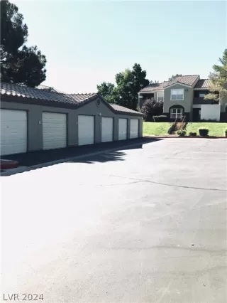 Photo #4: 2569935 Listing