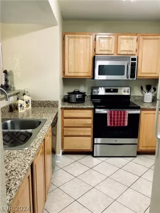 Photo #6: 2569935 Listing