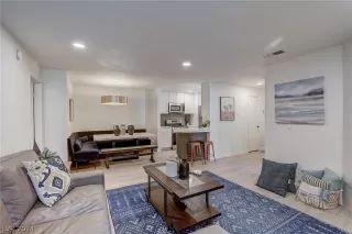 Photo #4: 2569936 Listing
