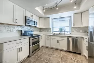 Photo #6: 2569937 Listing