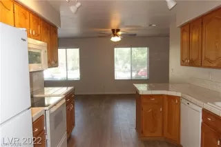 Photo #5: 2569956 Listing