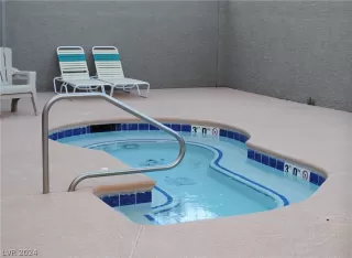 Photo #6: 2569956 Listing