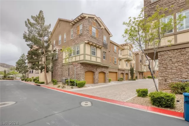 MLS: 2570030 Condo For Sale