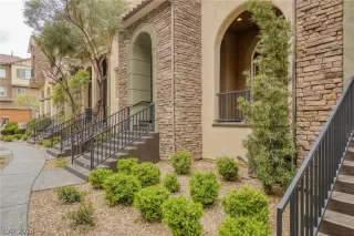 Photo #2: 2570030 Listing 