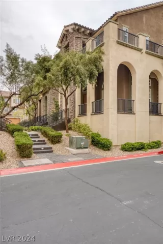 Photo #6: 2570030 Listing 