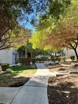 Photo #1: 2570044 Listing