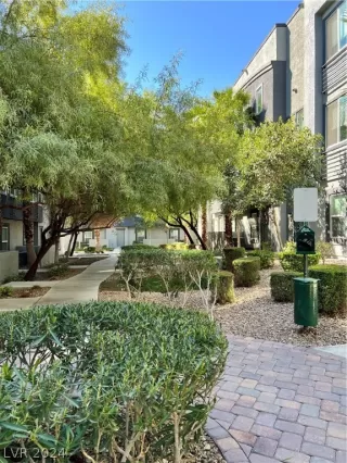 Photo #4: 2570044 Listing