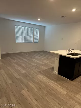 Photo #4: 2570058 Listing 