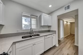 Photo #2: 2570093 Listing 
