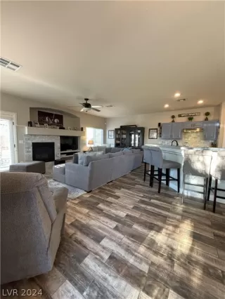 Photo #3: 2570123 Listing