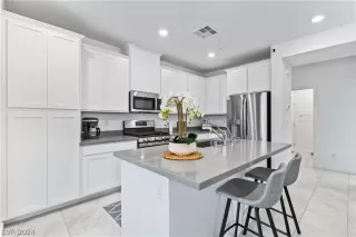 Photo #5: 2570176 Listing 