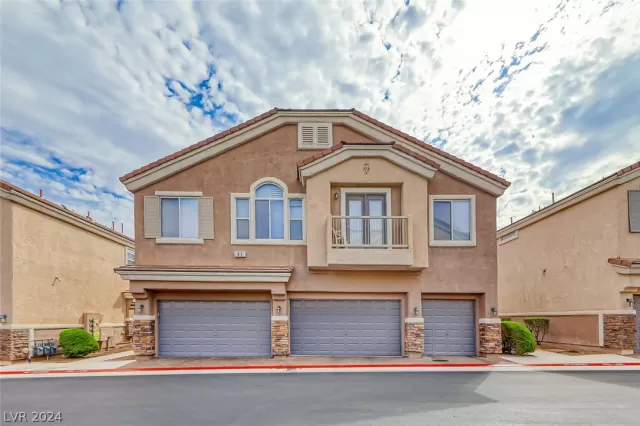 MLS: 2570210 Condo For Sale