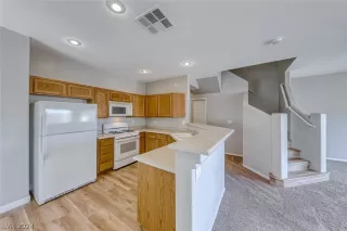 Photo #3: 2570210 Listing