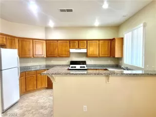 Photo #3: 2570227 Listing