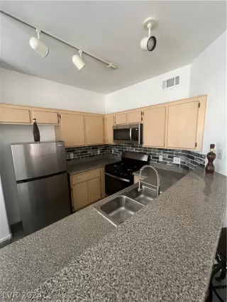 Photo #2: 2570230 Listing 