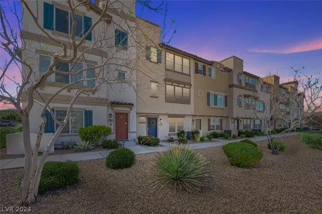 MLS: 2570331 Condo For Sale