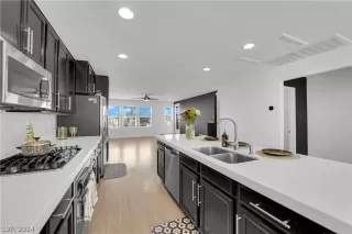 Photo #2: 2570331 Listing