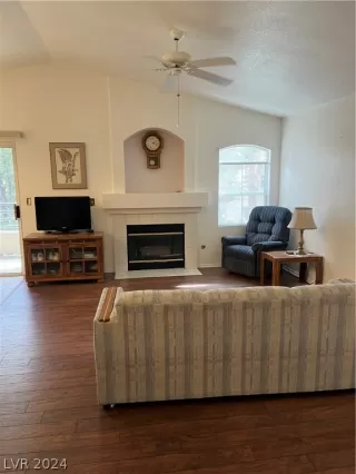 Photo #6: 2570346 Listing