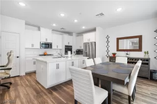 Photo #1: 2570357 Listing 