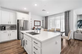 Photo #4: 2570357 Listing 